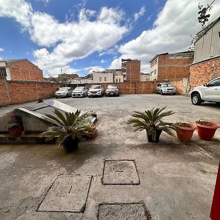 Hotel Coronel クエンカ エクステリア 写真