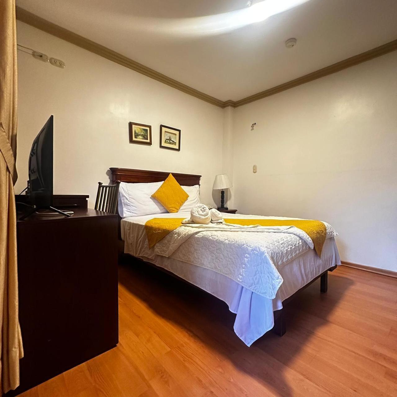 Hotel Coronel クエンカ エクステリア 写真