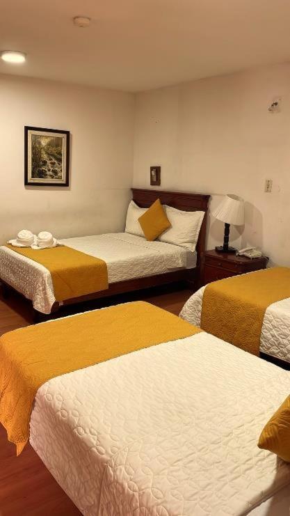 Hotel Coronel クエンカ エクステリア 写真