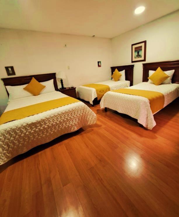 Hotel Coronel クエンカ エクステリア 写真