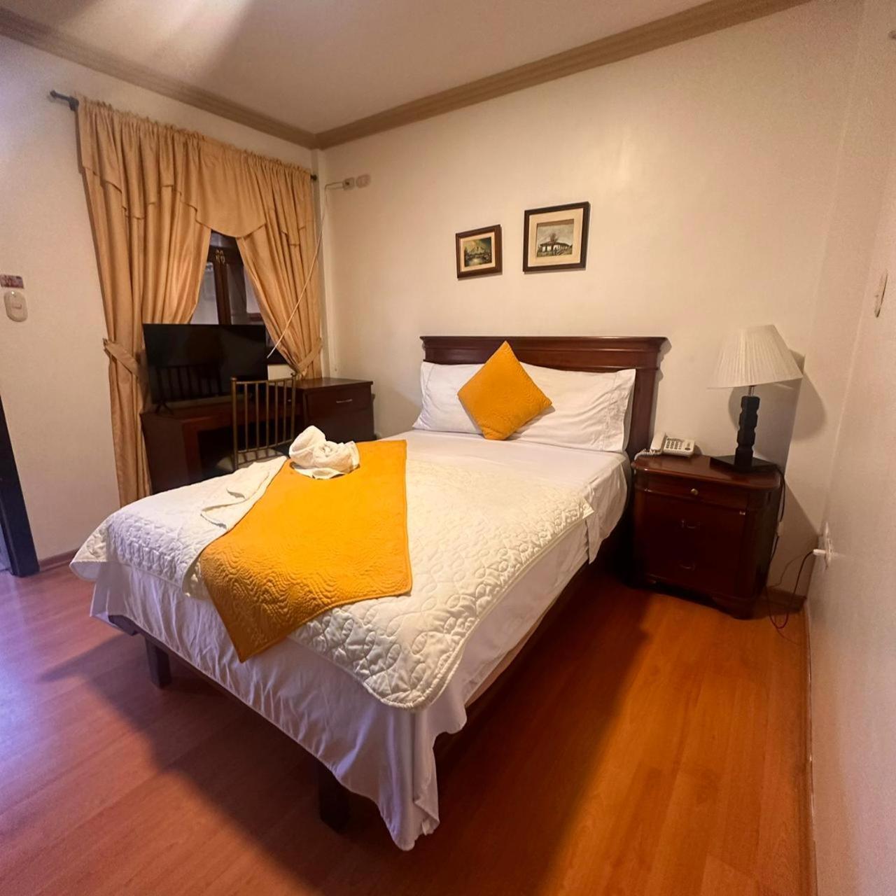 Hotel Coronel クエンカ エクステリア 写真